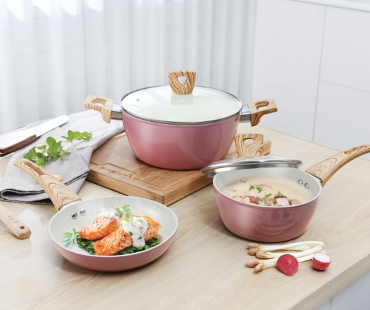 Set of Saucepans and Pans with Lids!